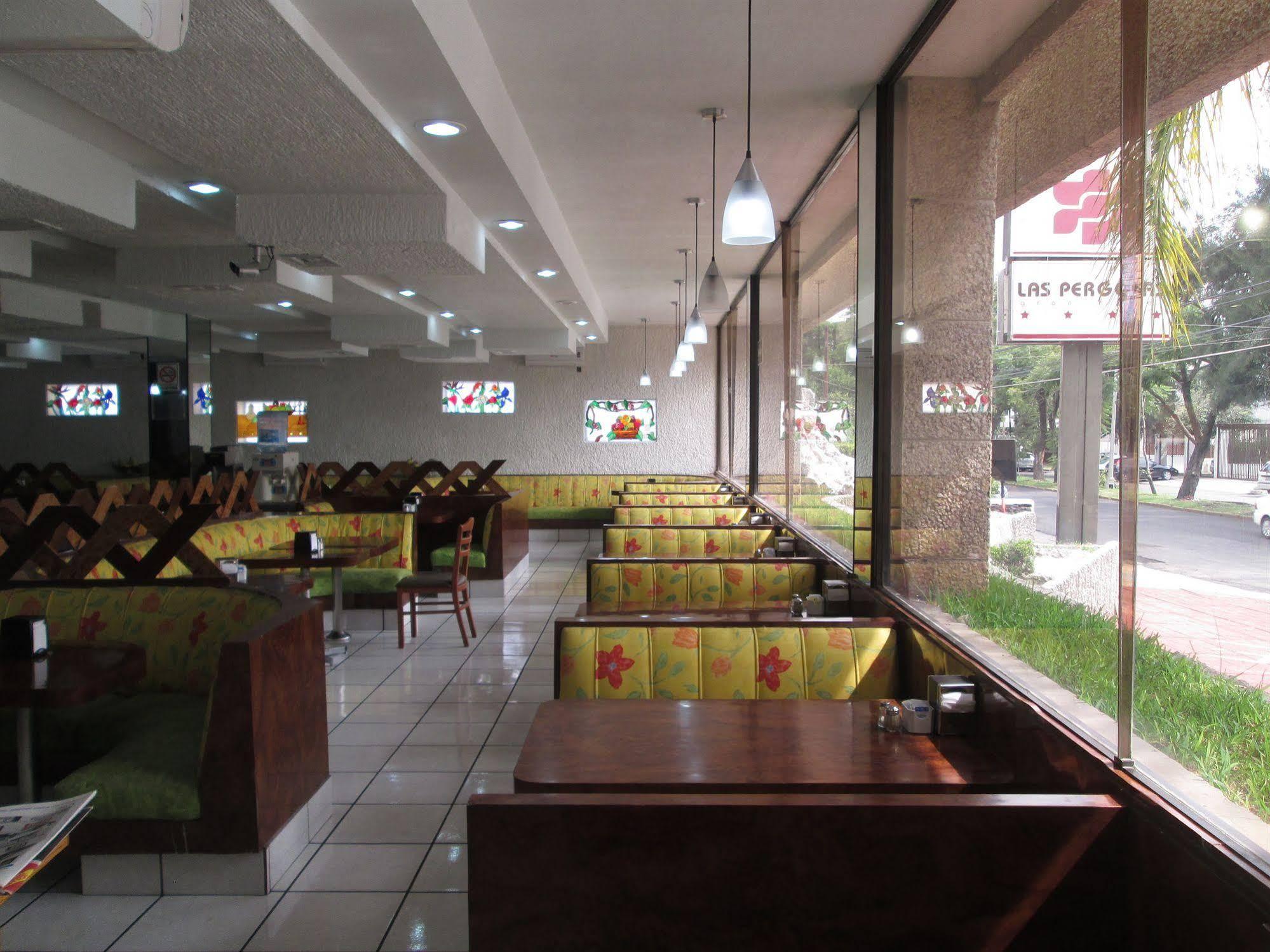 Hotel Las Pergolas غوادالاجارا المظهر الخارجي الصورة